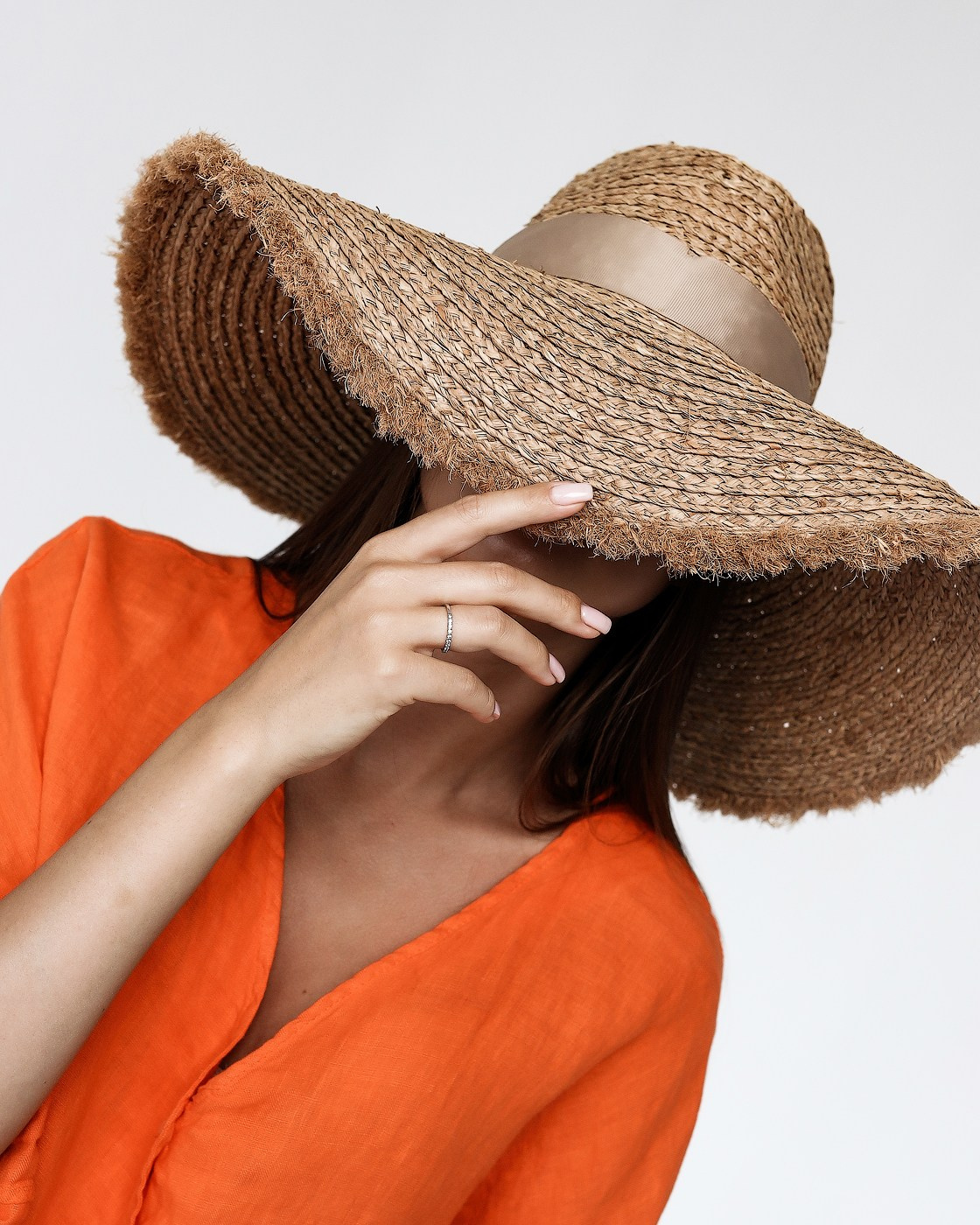 Portrait women’s photo session at the Photo Studio. Professional photographer in Sochi Victoria Joy. Teaching Photography