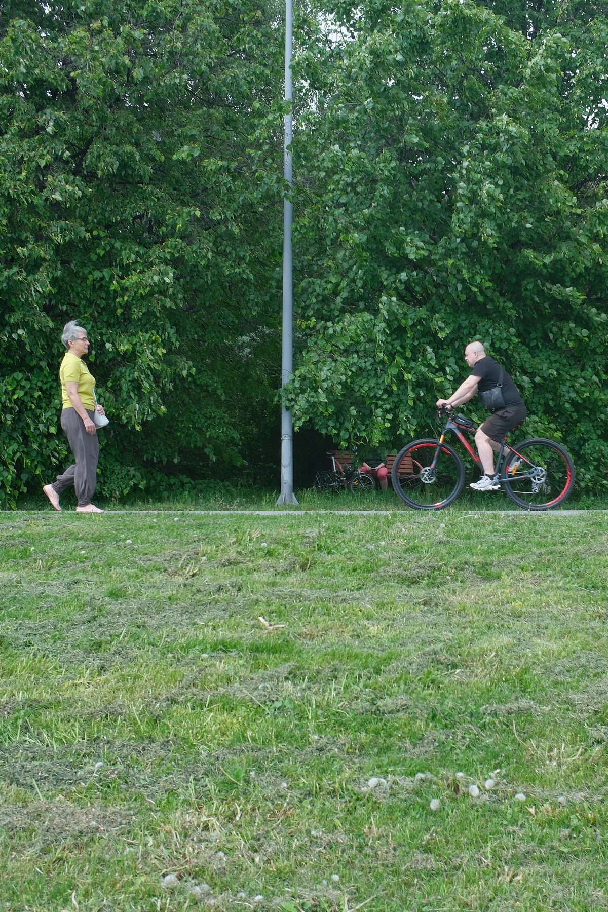 Парк 850 лет Москве. Снято на Voigtlander 18/2,8 Color-scopar. Улица, люди, жизнь…