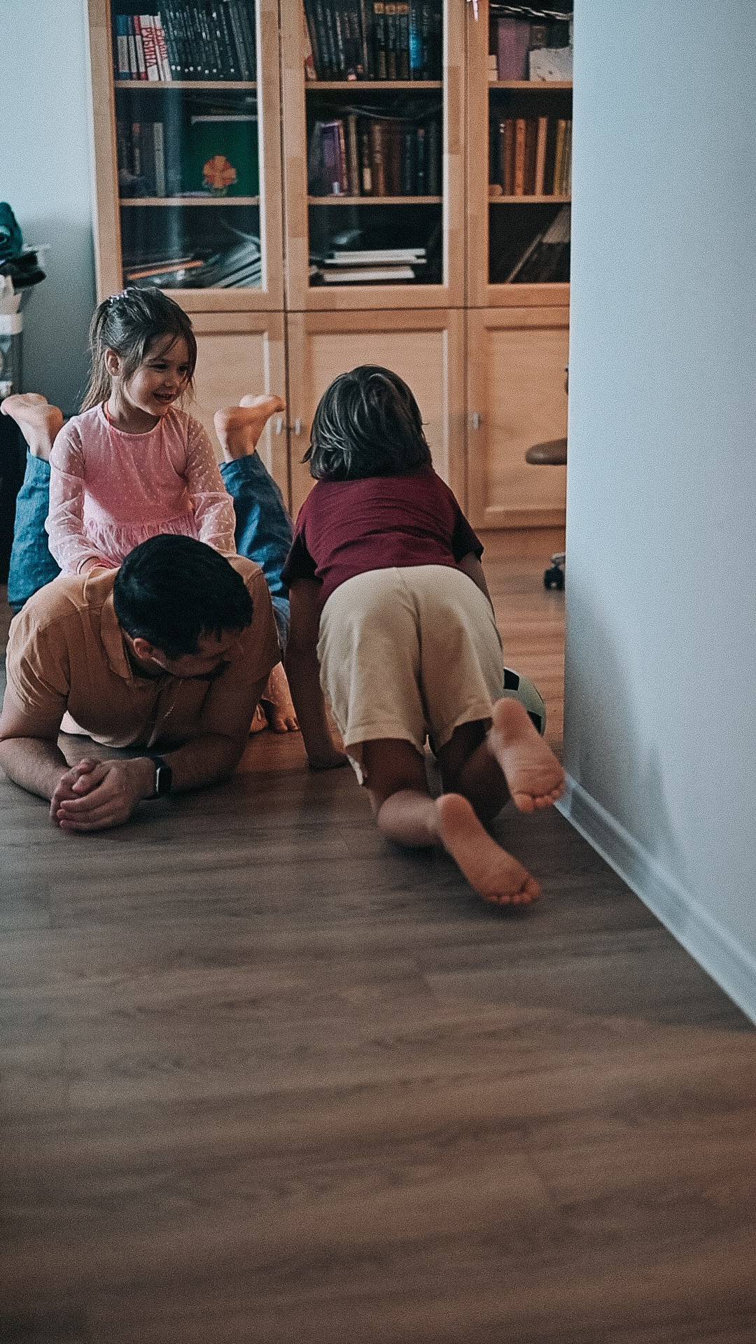 Семейное утро. Ксения, Михаил, Элиза, Даниэль. Семейный фотограф в Москве Дарья Пузикова