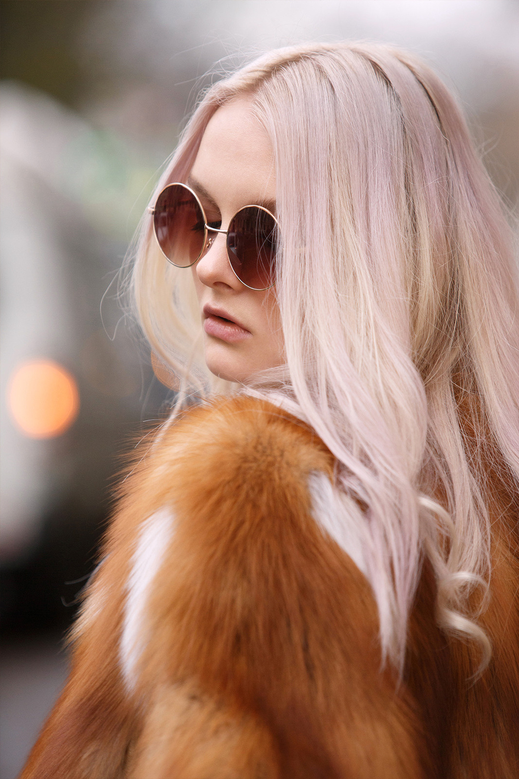 модель в шубе 