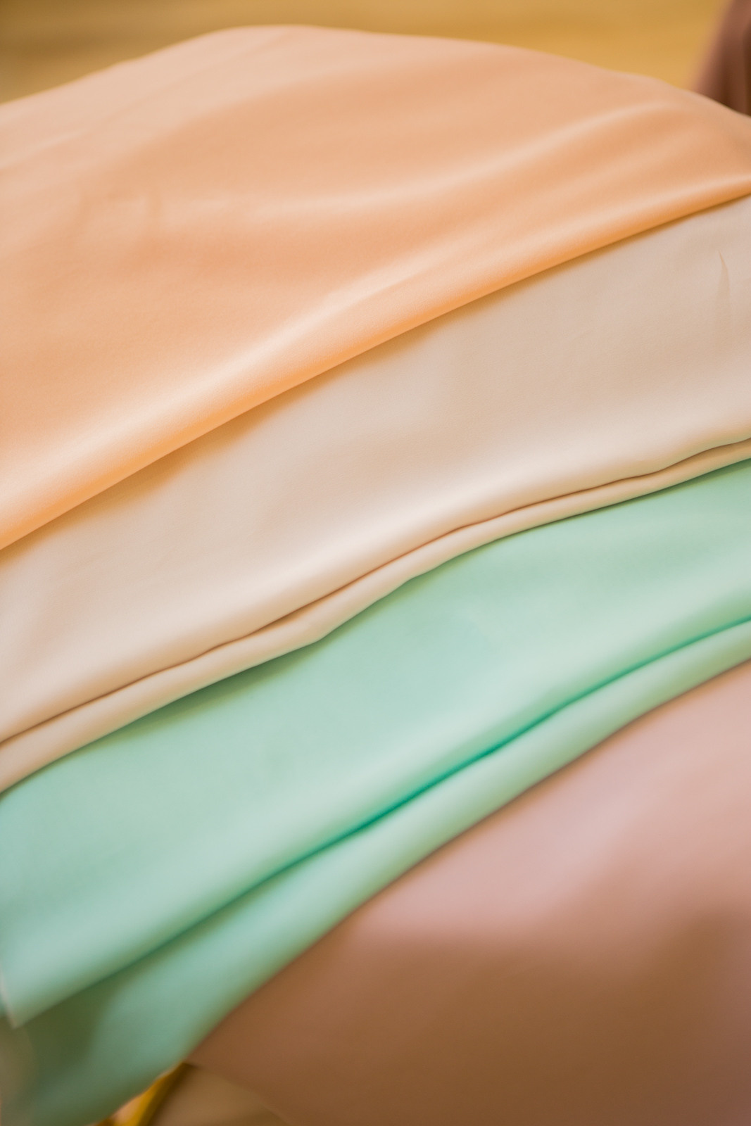 яркие дорогие цвета ткани 