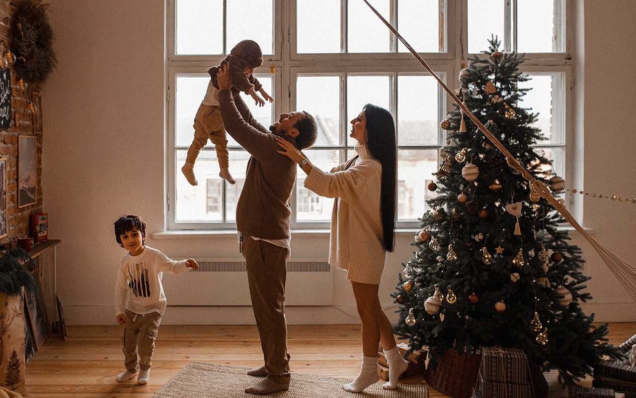 Новогодняя фотосессия в Краснодаре 2025 — уютные семейные съёмки | Фотограф Марина Туник. Фотошкола | Фотограф в Краснодаре Марина Туник