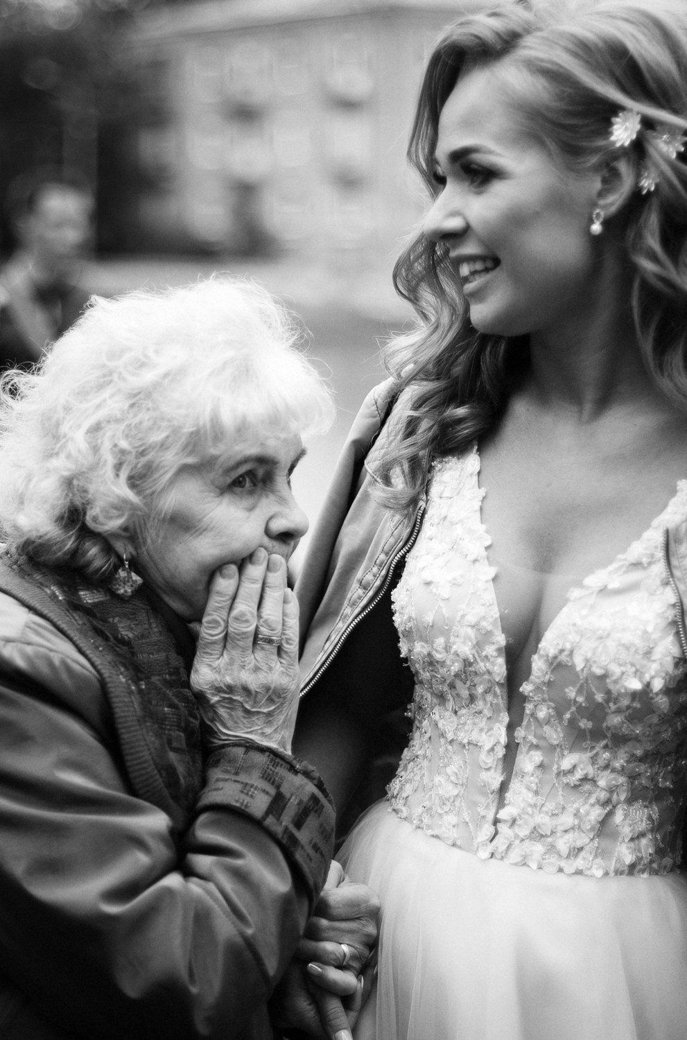 свадебное платье в спб, найти свадебный салон, букет для невесты, хороший ведущий на свадьбу, костюм для жениха, платье для невесты,  подшить свадебное платье, ателье свадебное, фотограф на свадьбу, выпуск, праздник, венчание