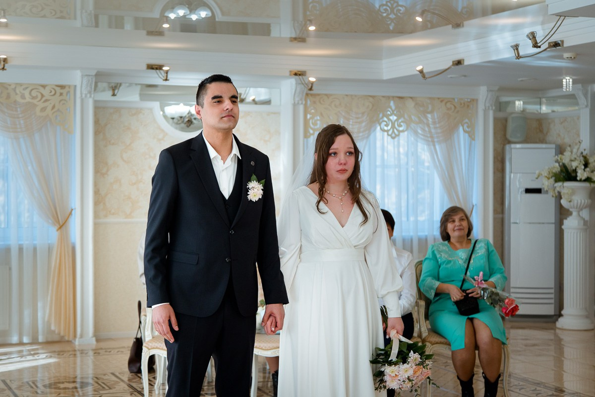Свадебная фотосессия в ЗАГСе. Свадебный фотограф в Санкт-Петербурге Антон Владимиров
