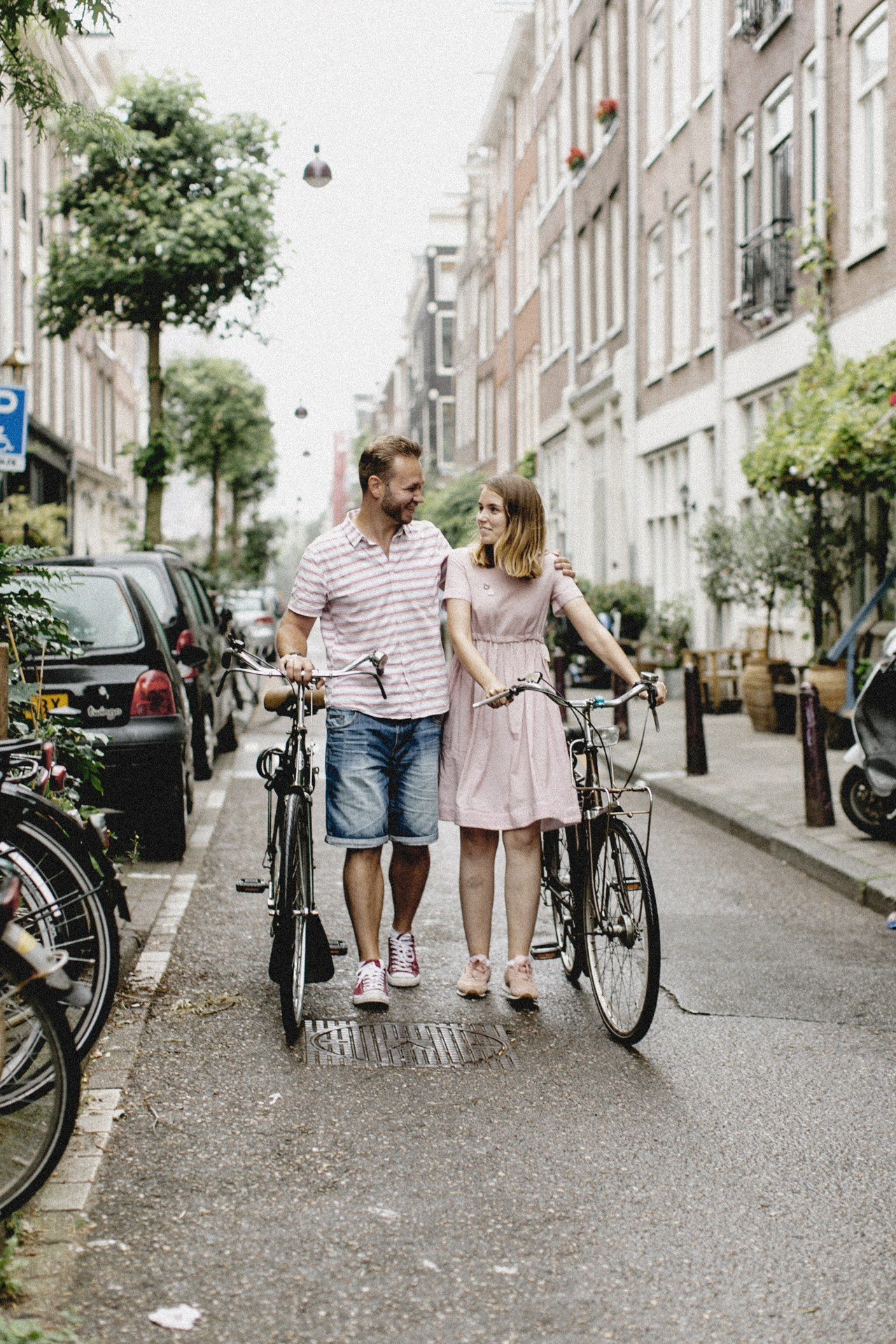 Потому что скоро вернутся в Амстердам. Про любовь