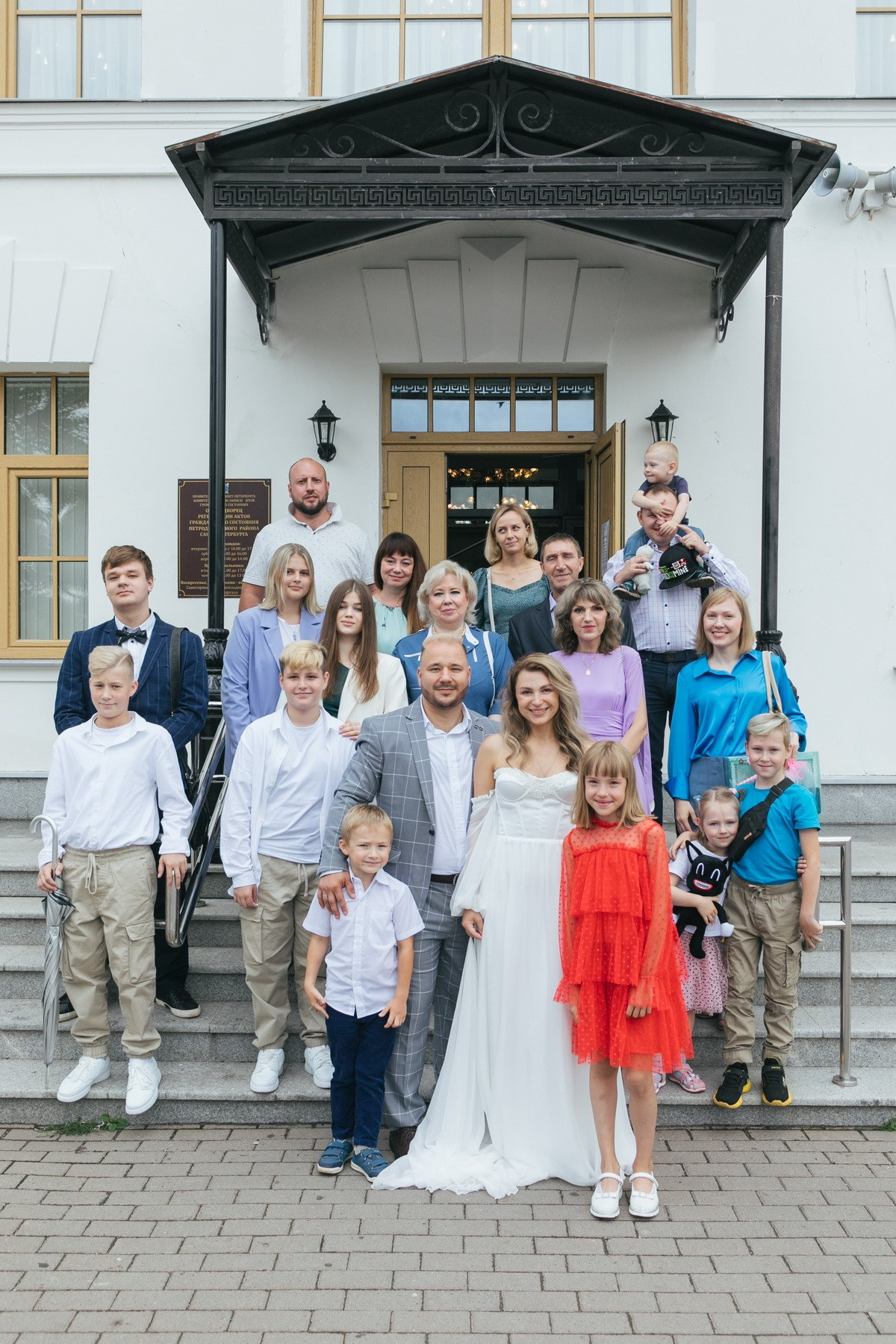 Свадебная регистрация и микропрогулка в Петергофе. Фотограф крещение венчание в Петербурге! Помогает подобрать храм и посоветовал душевного батюшку в СПб