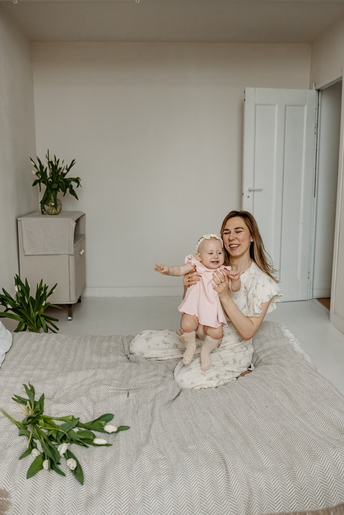 Семейная фотосессия с тюльпанами. Свадебный и семейный фотограф в Санкт-Петербурге Елена Худякова