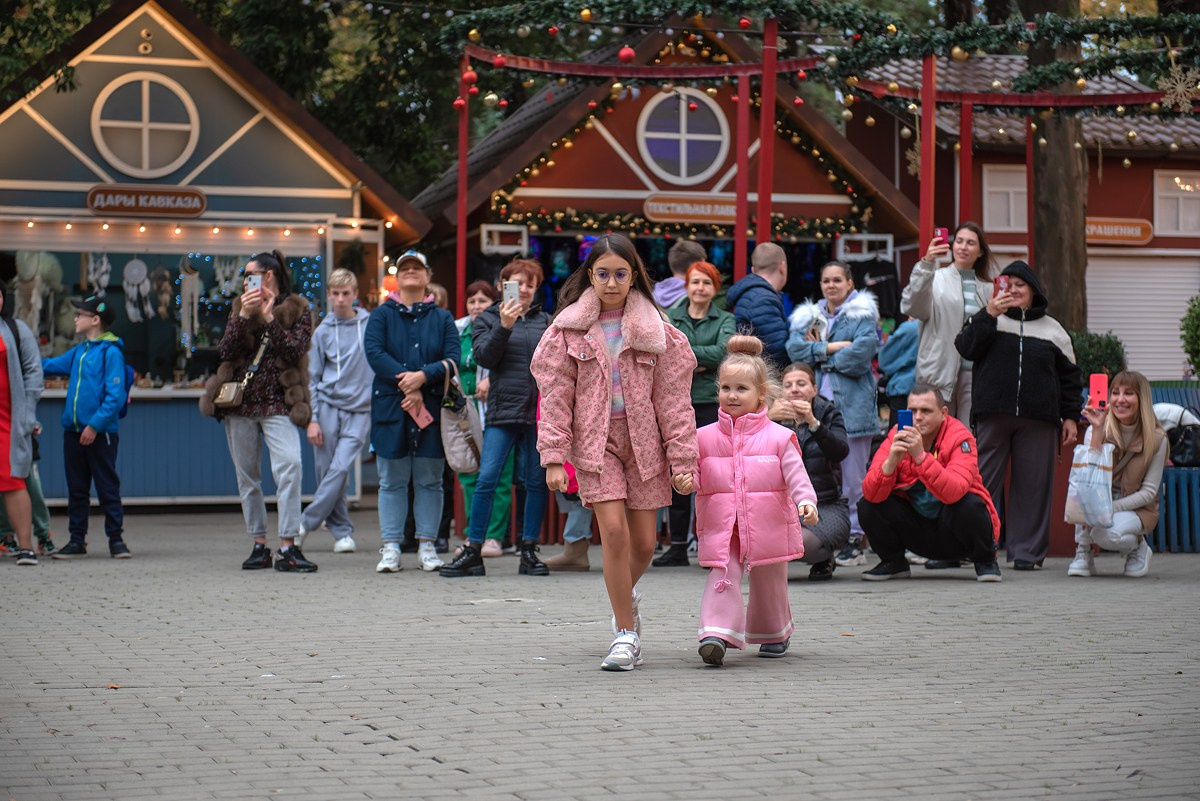 Парк Ривьера дефиле HAPPYkids. Семейный и коммерческий фотограф в Сочи Александр Бодунов