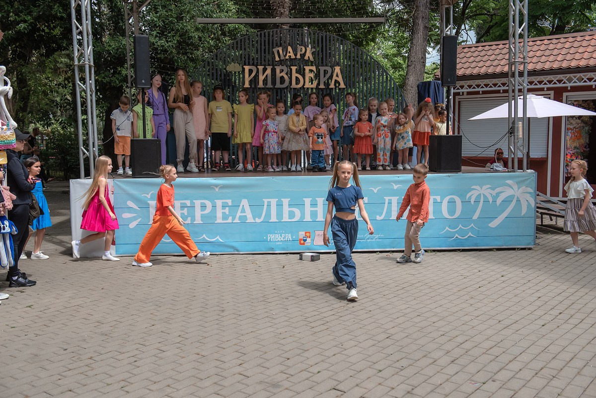 Парк Ривьера дефиле HAPPYkids. Семейный и коммерческий фотограф в Сочи Александр Бодунов