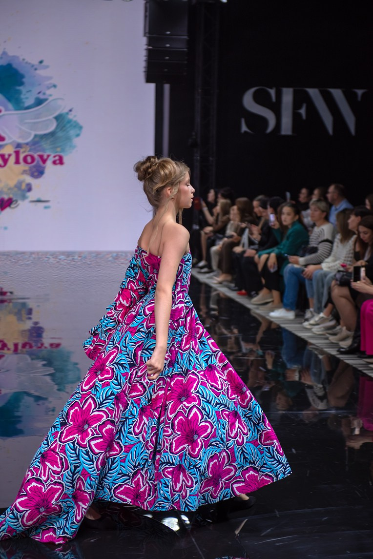 SochiFashionWeek2024 дизайнер Юлия Крылова. Семейный и коммерческий фотограф в Сочи Александр Бодунов