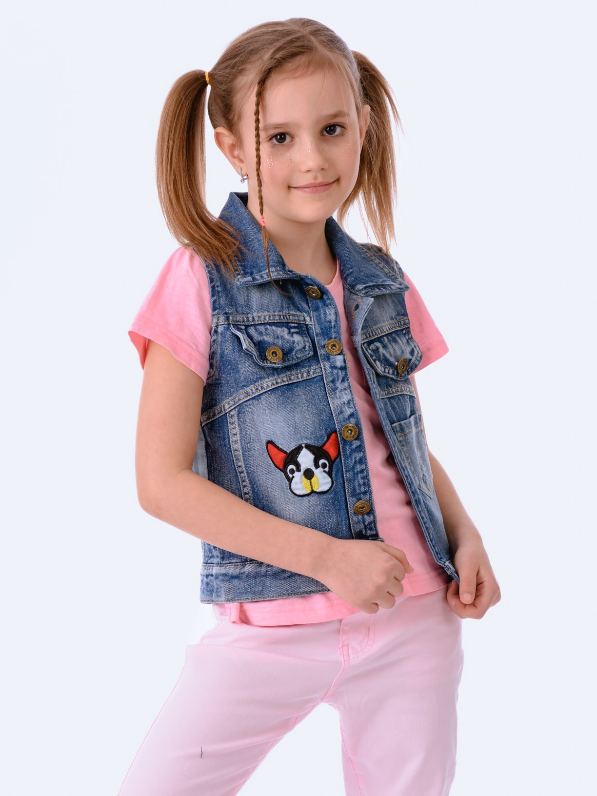 Детская фотосъемка для каталогов одежды и рекламы. Gramy-studio: фото, видео, инфографика и 3D визуализация для маркетплейсов