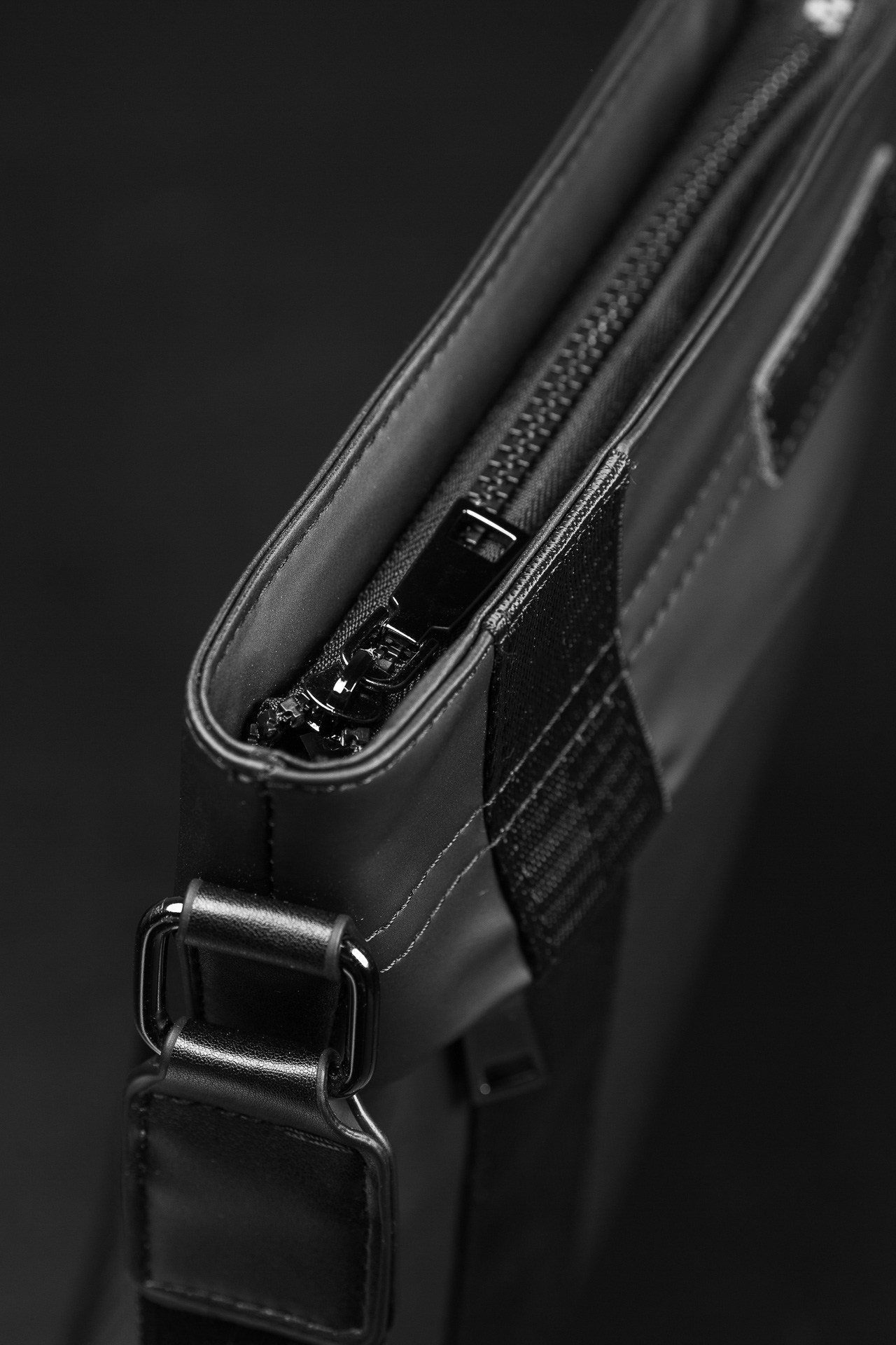 Сумки мужские. Фотосъёмка для бизнеса — предметное фото, репортаж с мероприятий, портреты людей, съёмка интерьера и экстерьера