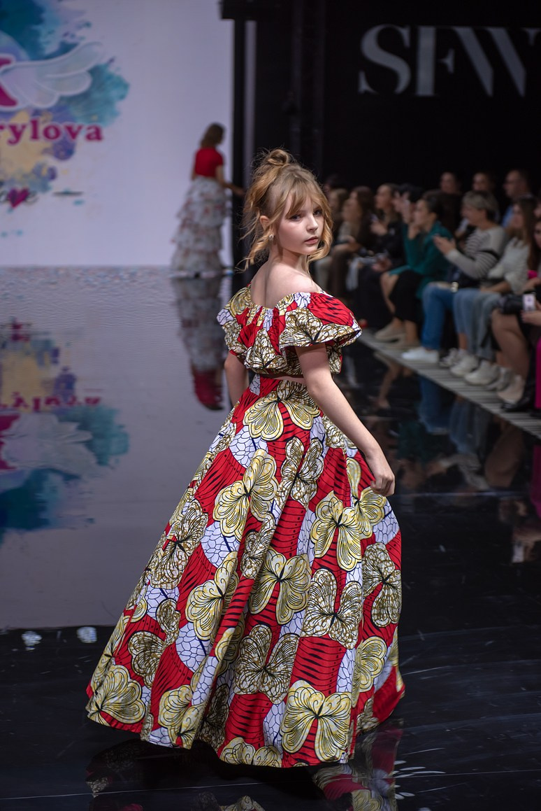 SochiFashionWeek2024 дизайнер Юлия Крылова. Семейный и коммерческий фотограф в Сочи Александр Бодунов