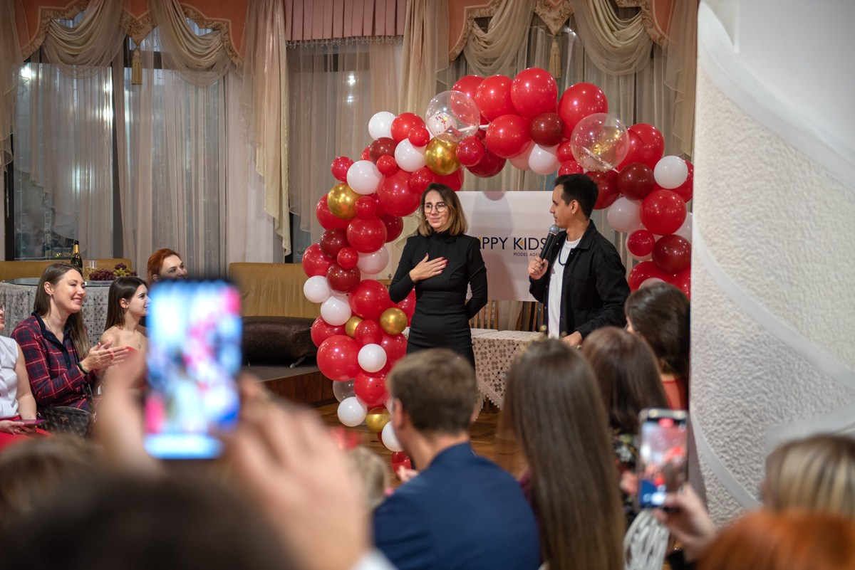 Выпускной в детской школе моделей HAPPYkids 2024. Семейный и коммерческий фотограф в Сочи Александр Бодунов