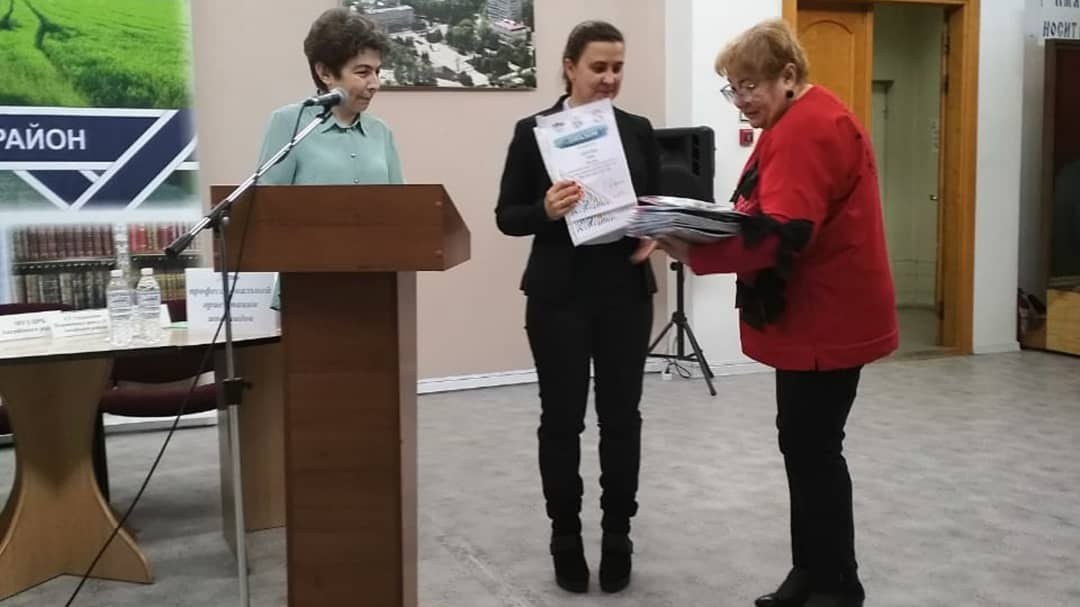 Выставка детского творчества и диалог с ведомствами: вместе решаем важные вопросы в библиотеке им. Шолохова 📚✨