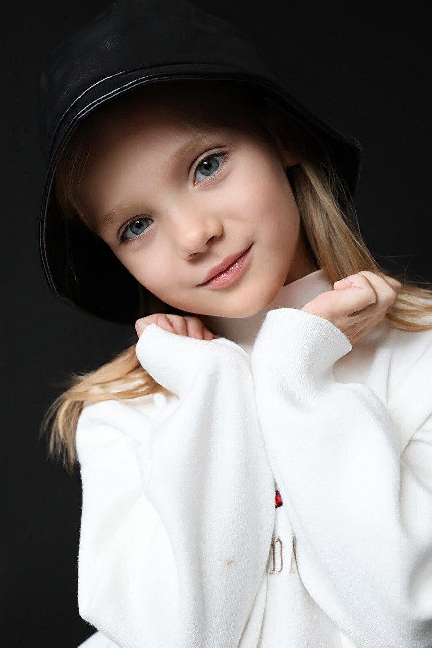 Софья Васягина. Съёмка одежды для маркетплейсов и брендов Morozova Production