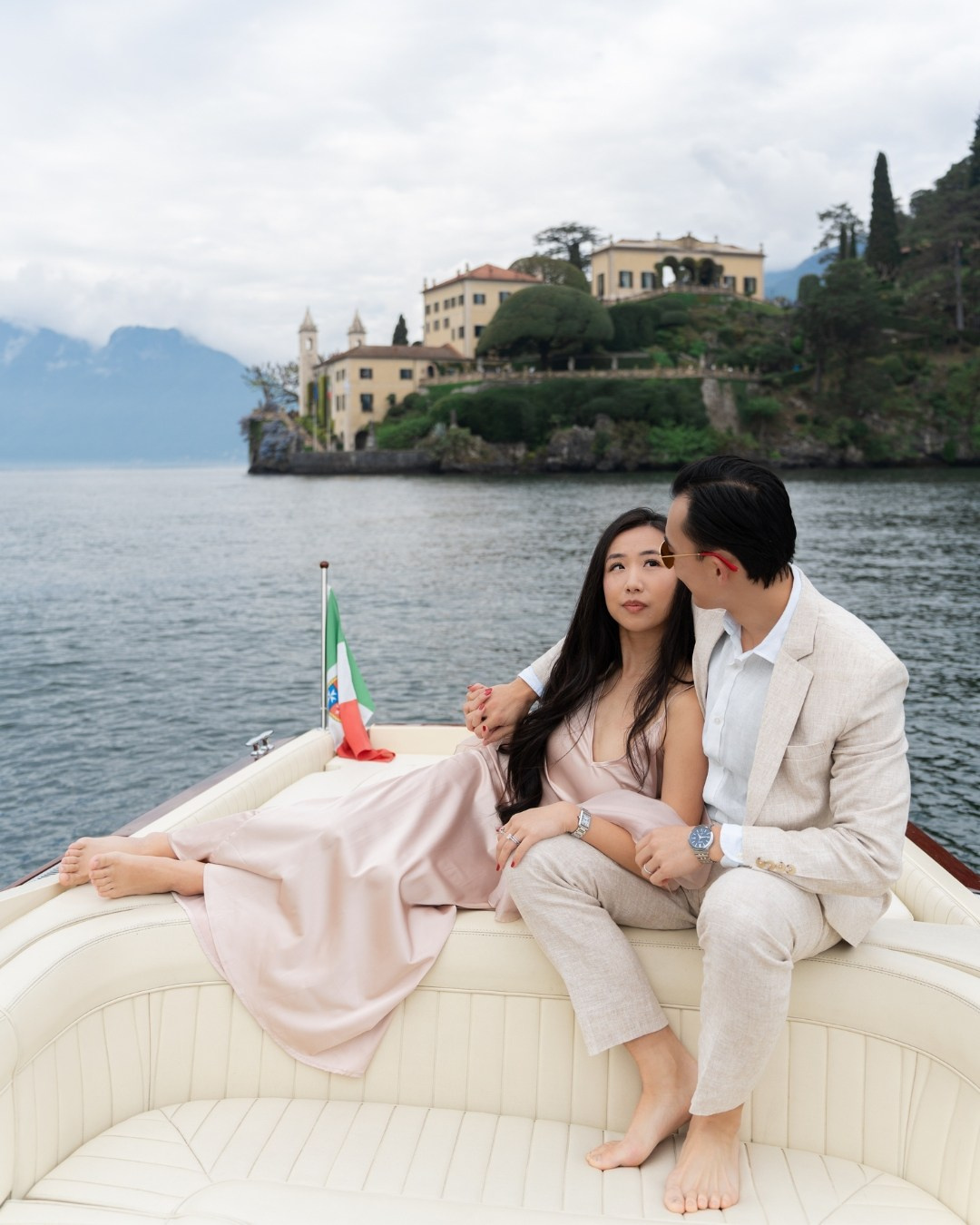 Lake Como proposal photographer, couple embracing on a boat