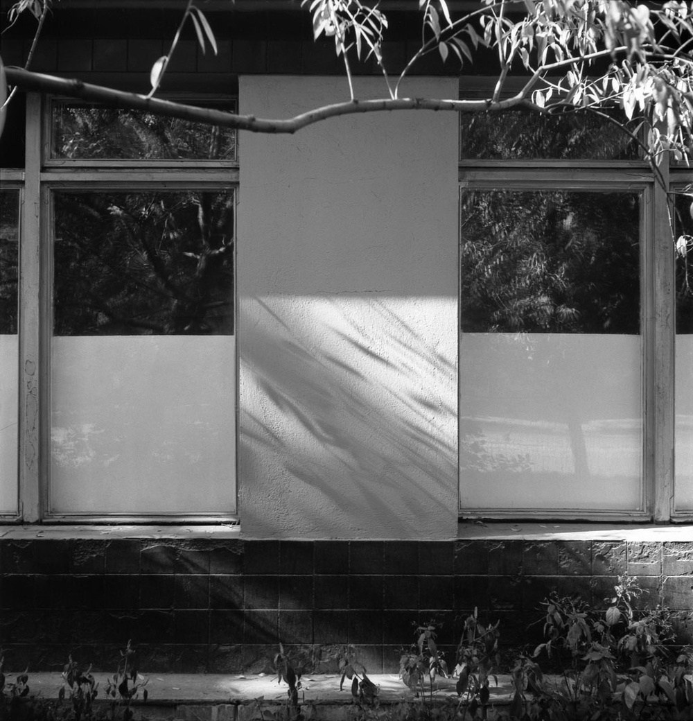 документальная фотография городской повседневности и архитектурных фрагментов