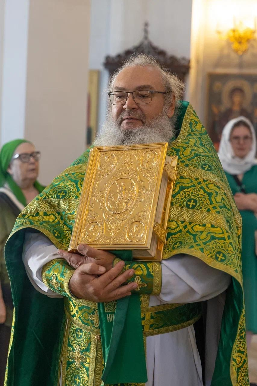 Божественная Литургия в храме Нерукотворного образа Спасителя. Саратовское Северо-Западное благочиние