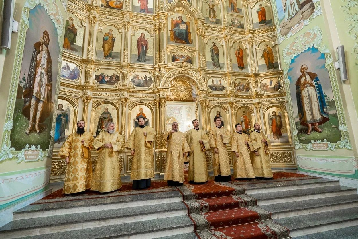В ПОКРОВСКОМ СОБОРЕ САРАТОВА СОСТОЯЛОСЬ СОБОРНОЕ АРХИЕРЕЙСКОЕ БОГОСЛУЖЕНИЕ. Саратовское Северо-Западное благочиние