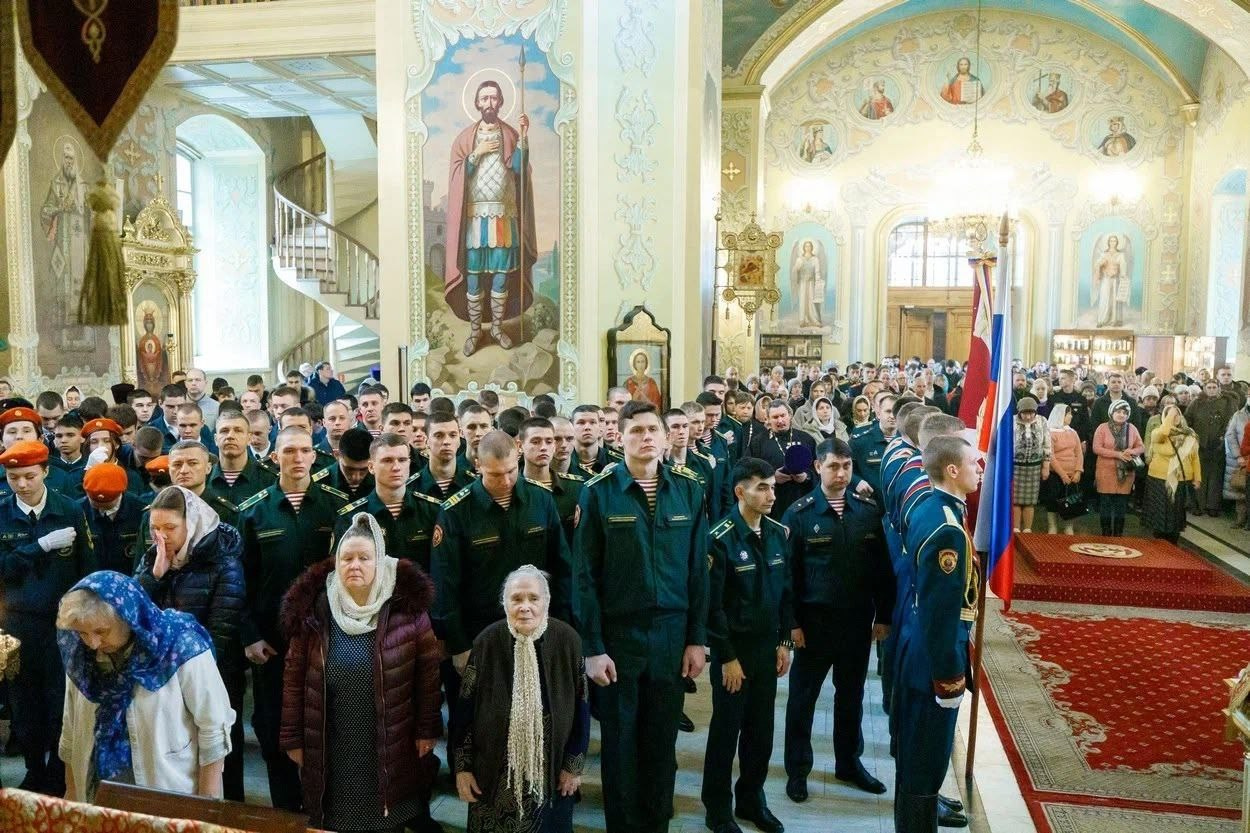 Благочинный Северо-Западного округа принял участие в Архиерейском Богослужении в соборе Покрова Пресвятой Богородицы. Саратовское Северо-Западное благочиние