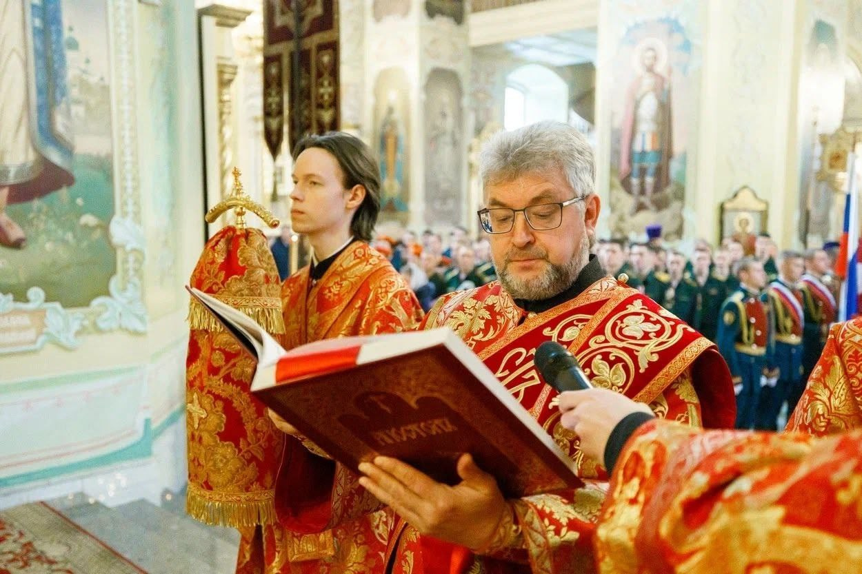 Благочинный Северо-Западного округа принял участие в Архиерейском Богослужении в соборе Покрова Пресвятой Богородицы. Саратовское Северо-Западное благочиние