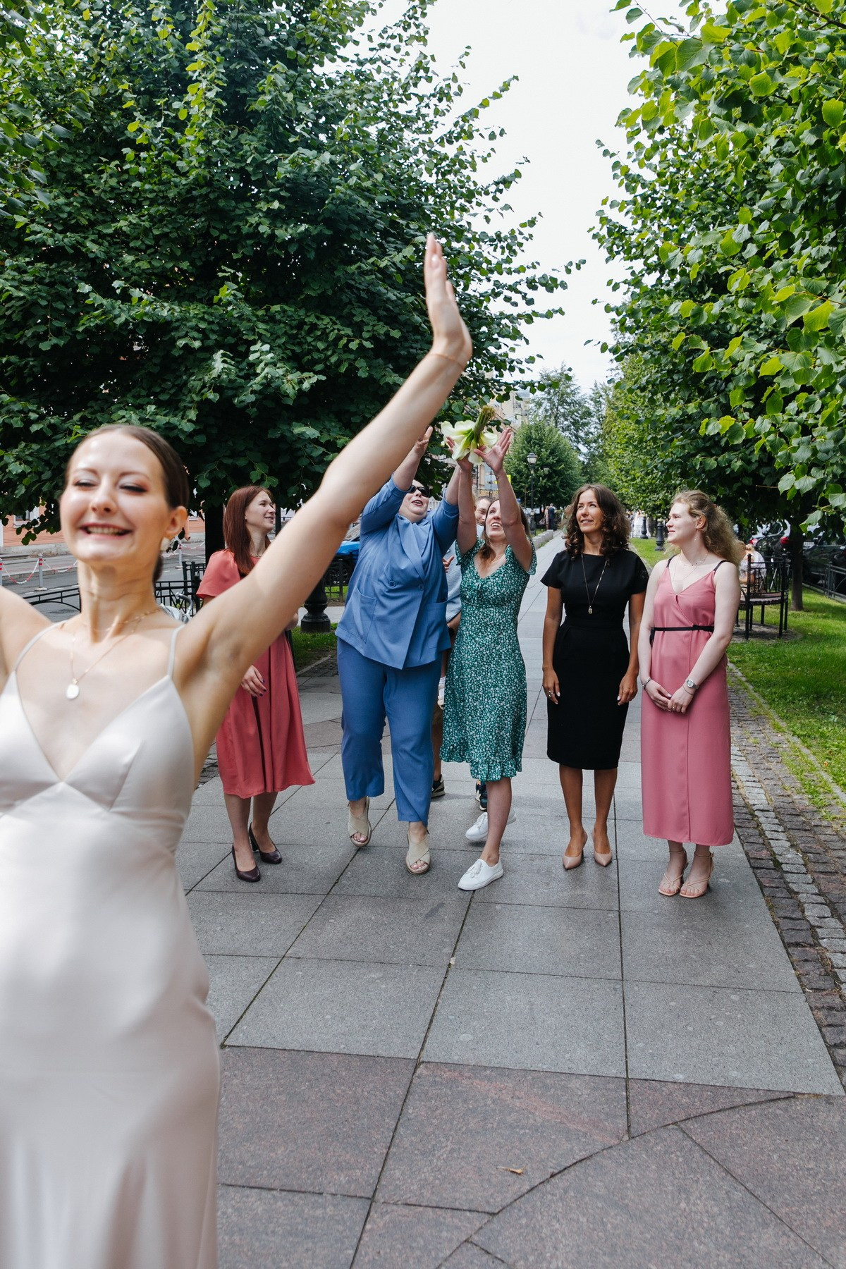 Свадебная фотопрогулка. Регистрация, прогулка, фуршет. Фотограф крещение венчание в Петербурге! Помогает подобрать храм и посоветовал душевного батюшку в СПб