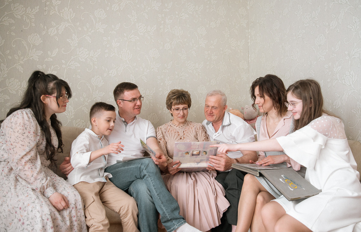 Домашняя съемка (большая семья). Семейный фотограф Тюмень