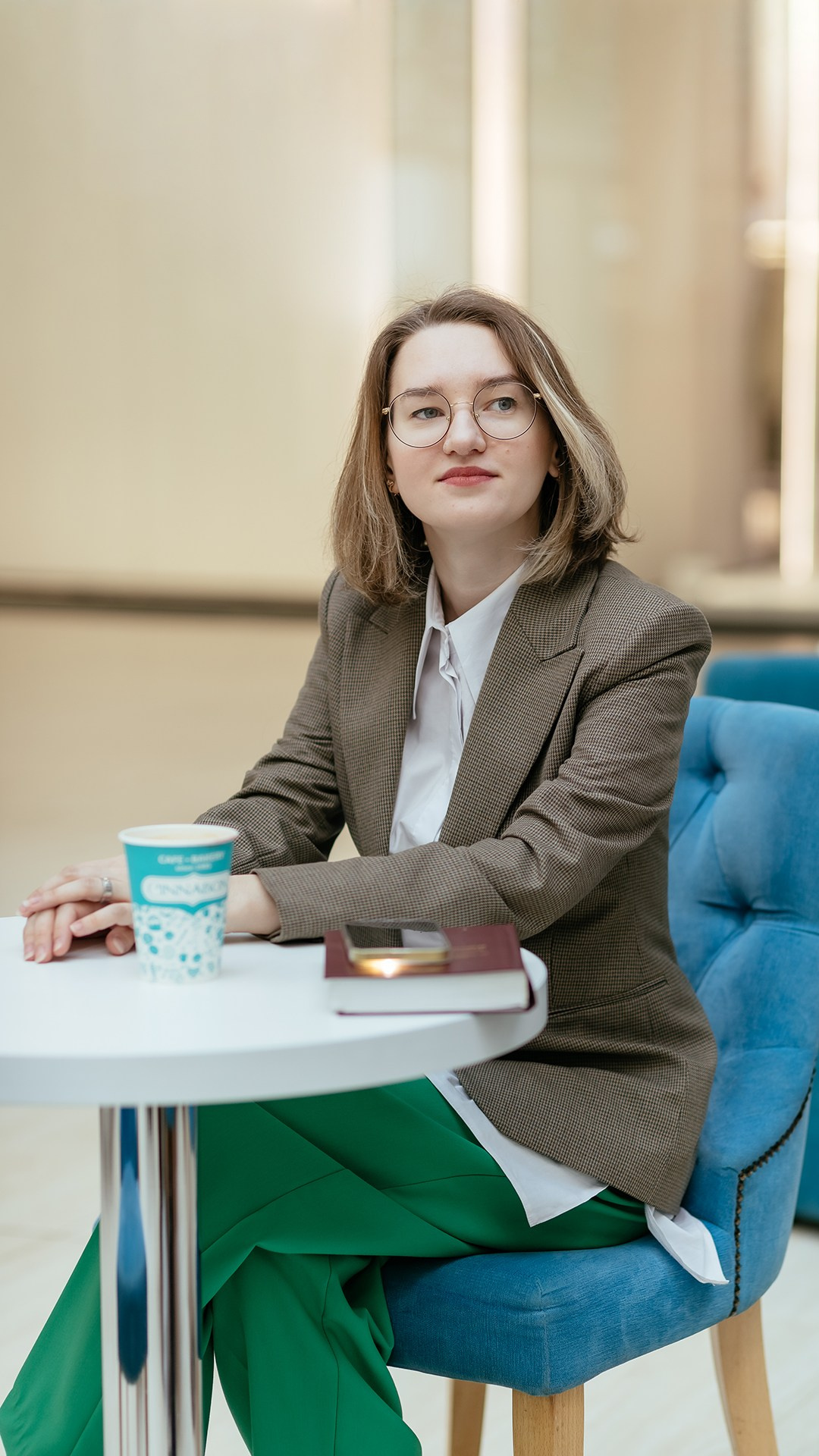 Портретная фотосессия для контента в кафе. Семейный фотограф в Минске Приболовец Светлана