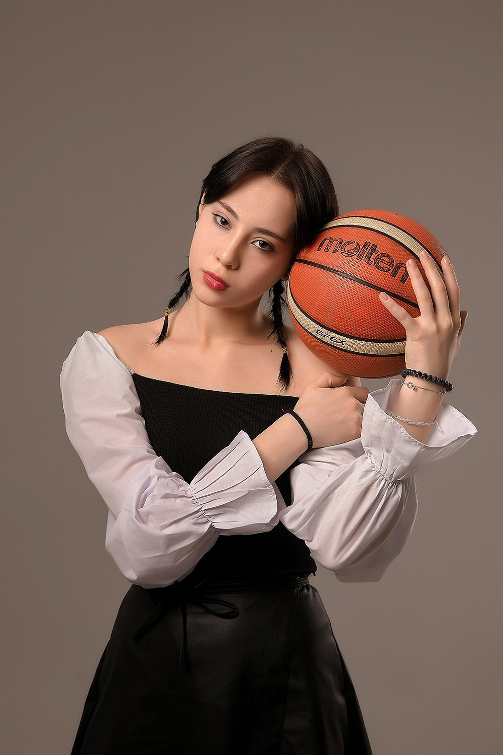 Индивидуальные. Контакты