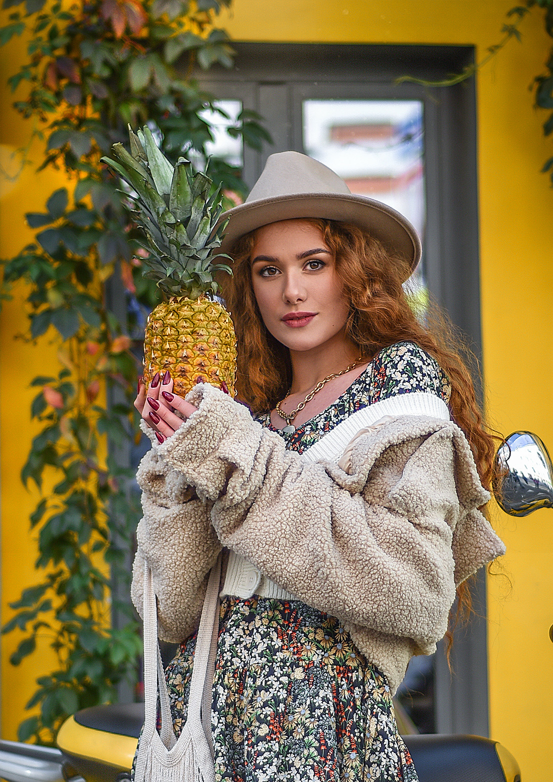 Желтый скутер. ФОТОГРАФ в МОСКВЕ Любовь Пронина