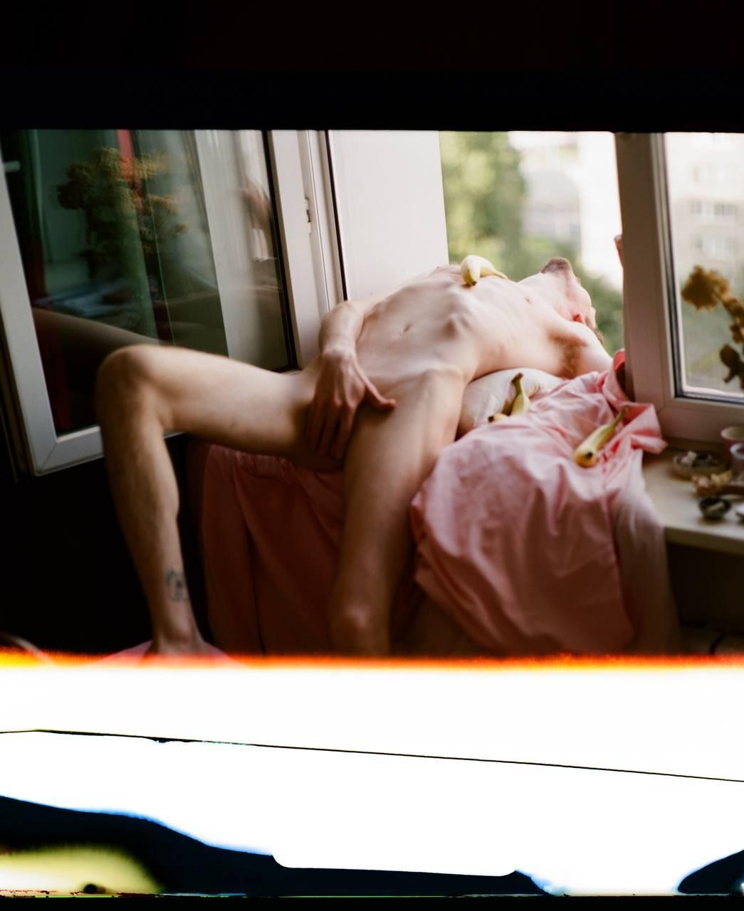 Pink banana eggs. Софа Катастрофа, Одичание. фотохудожница, креативный продюсер, автор. Nude, eros, портретный фотограф