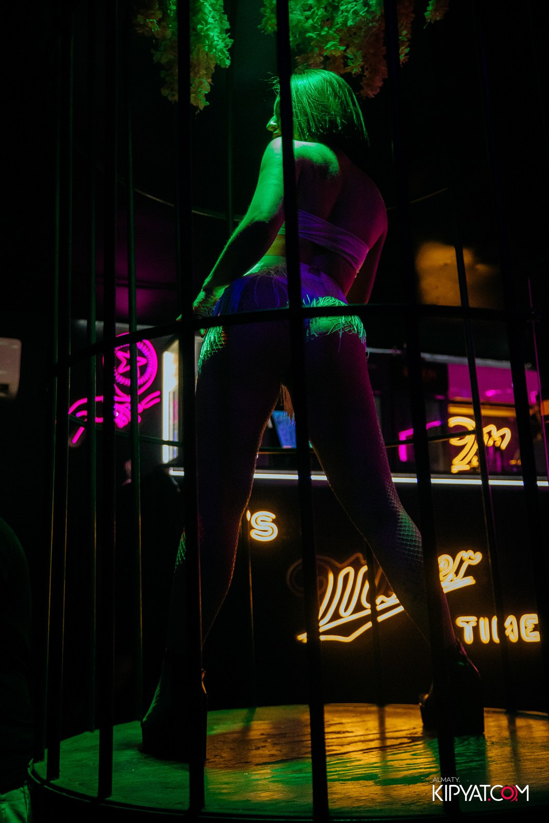 UYAT EMES BAR. КИПЯТКОМ АЛМАТЫ!