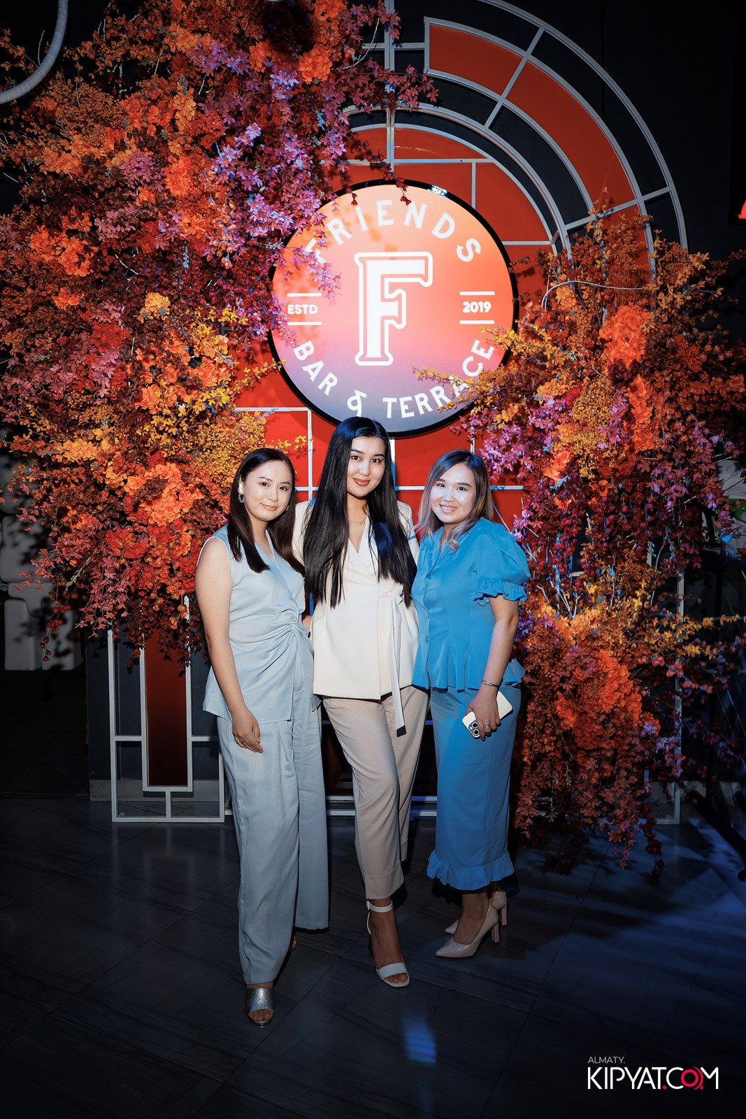FRIENDS BAR & TERRACE. КИПЯТКОМ АЛМАТЫ!