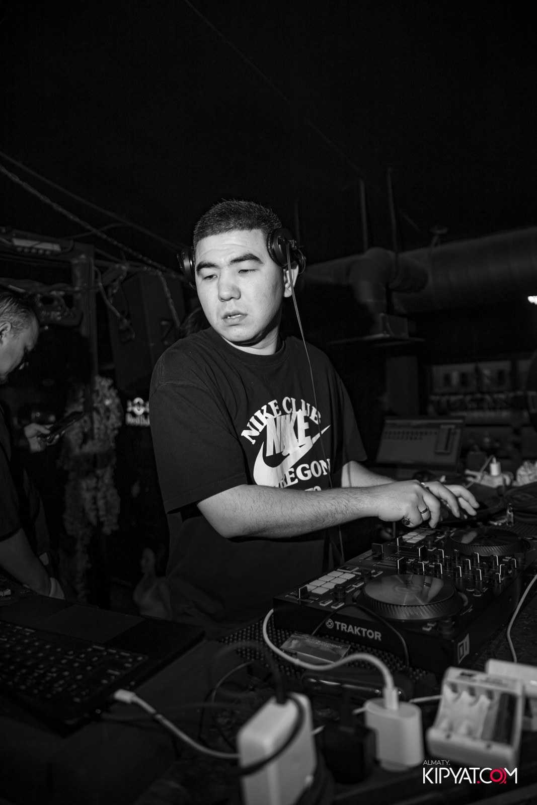 UYAT EMES BAR. КИПЯТКОМ АЛМАТЫ!