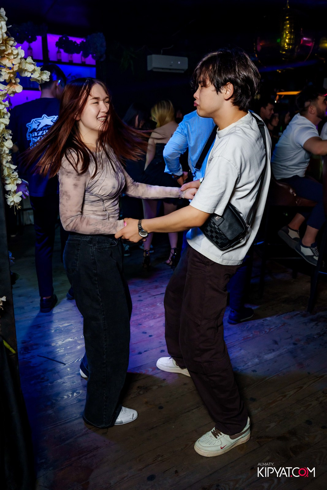 UYAT EMES BAR. КИПЯТКОМ АЛМАТЫ!