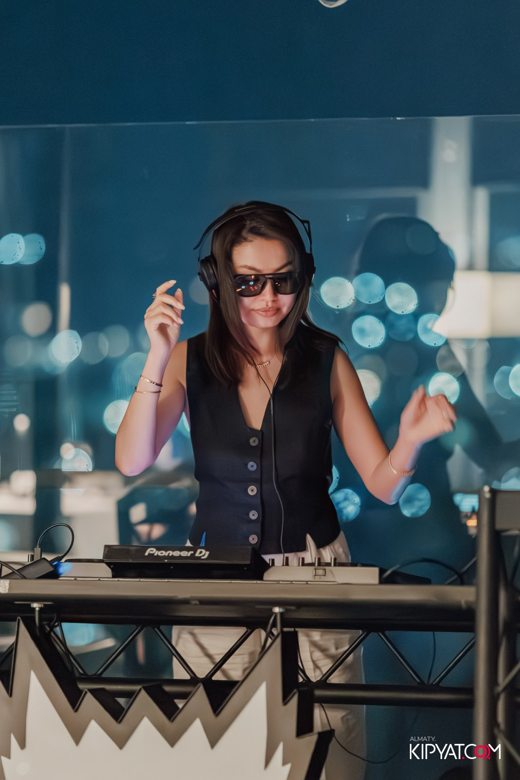 ВЫСТУПЛЕНИЕ DJ SUNQAR DJ BONI В SUNQAR BAR & RESTAURANT. КИПЯТКОМ АЛМАТЫ!