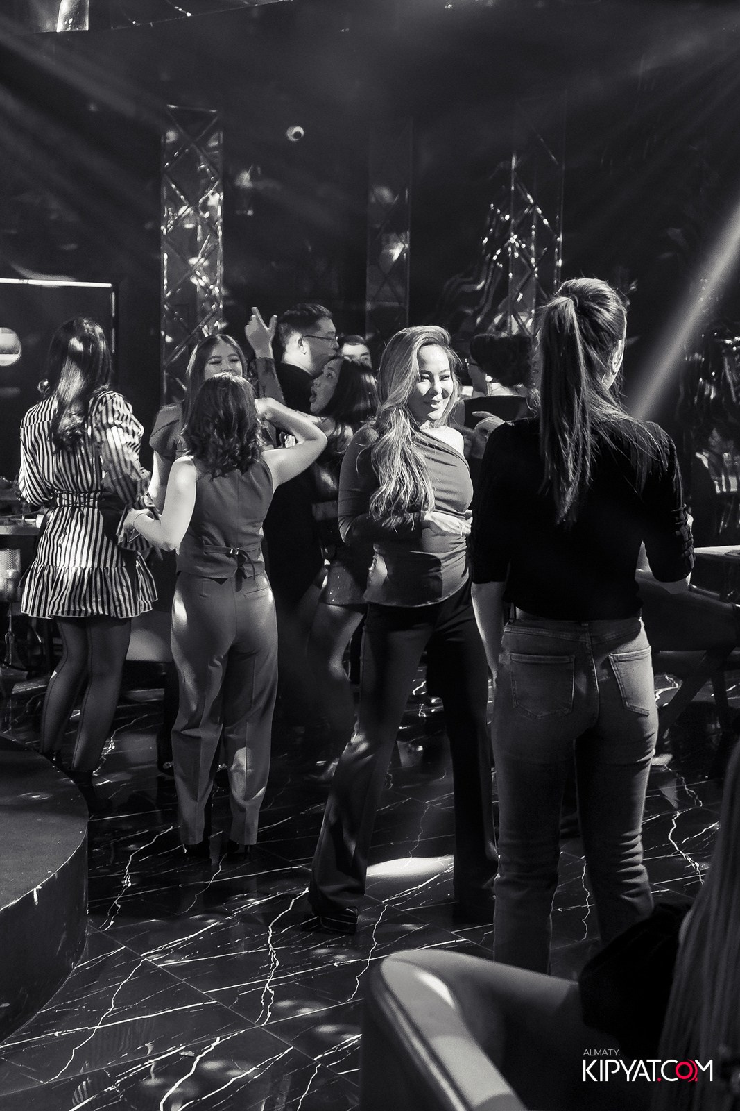 MOOD KARAOKE & TERRACE. КИПЯТКОМ АЛМАТЫ!