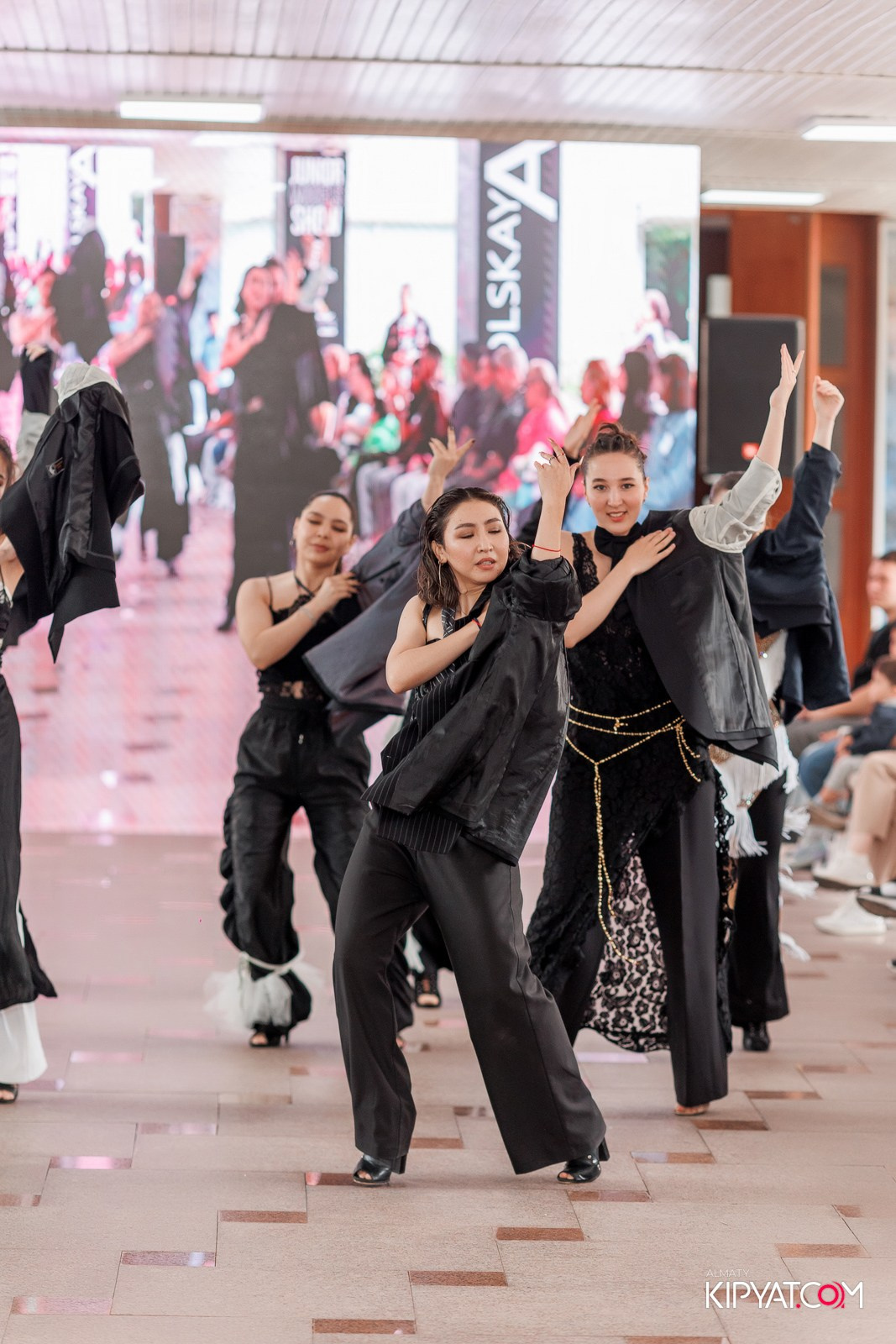 JUNIOR FASHION SHOW. КИПЯТКОМ АЛМАТЫ!