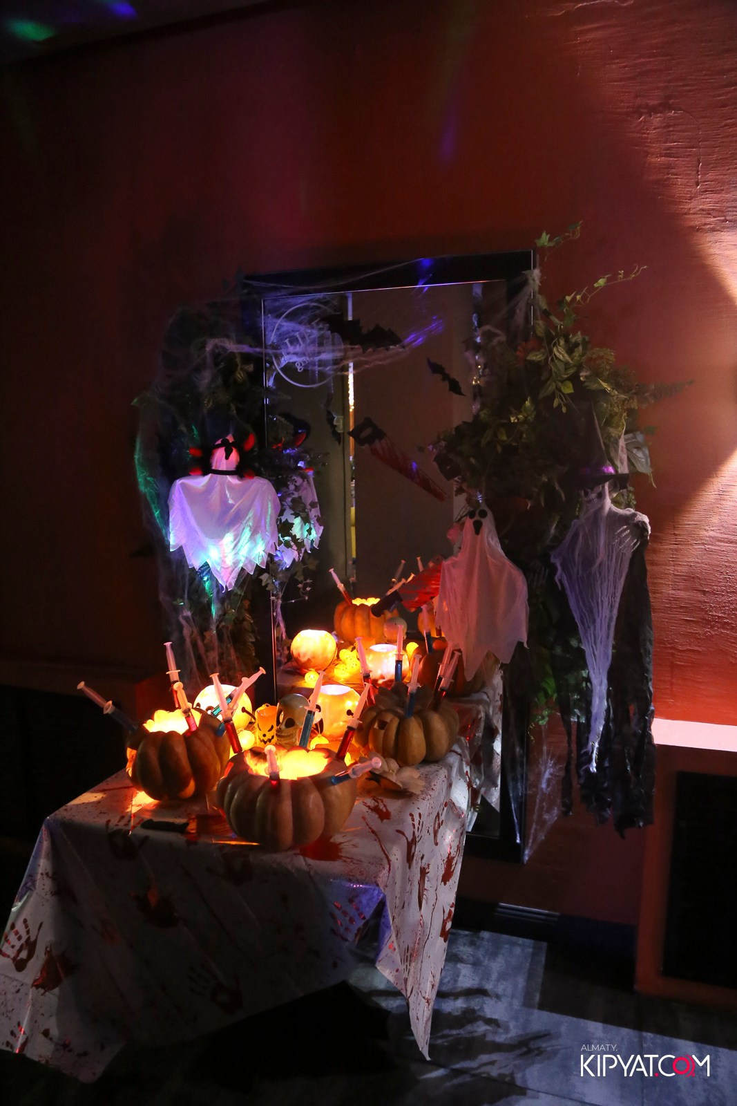 LIFE GRILL CAFE. КИПЯТКОМ АЛМАТЫ!