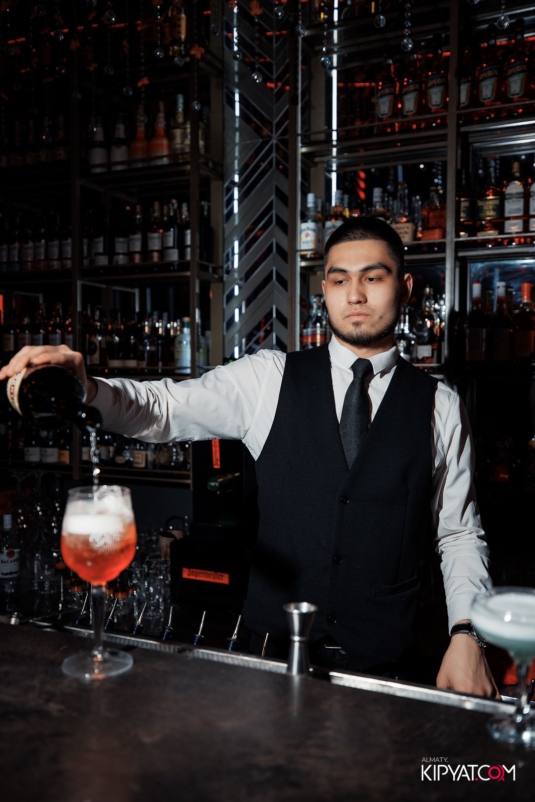 FRIENDS BAR & TERRACE. КИПЯТКОМ АЛМАТЫ!