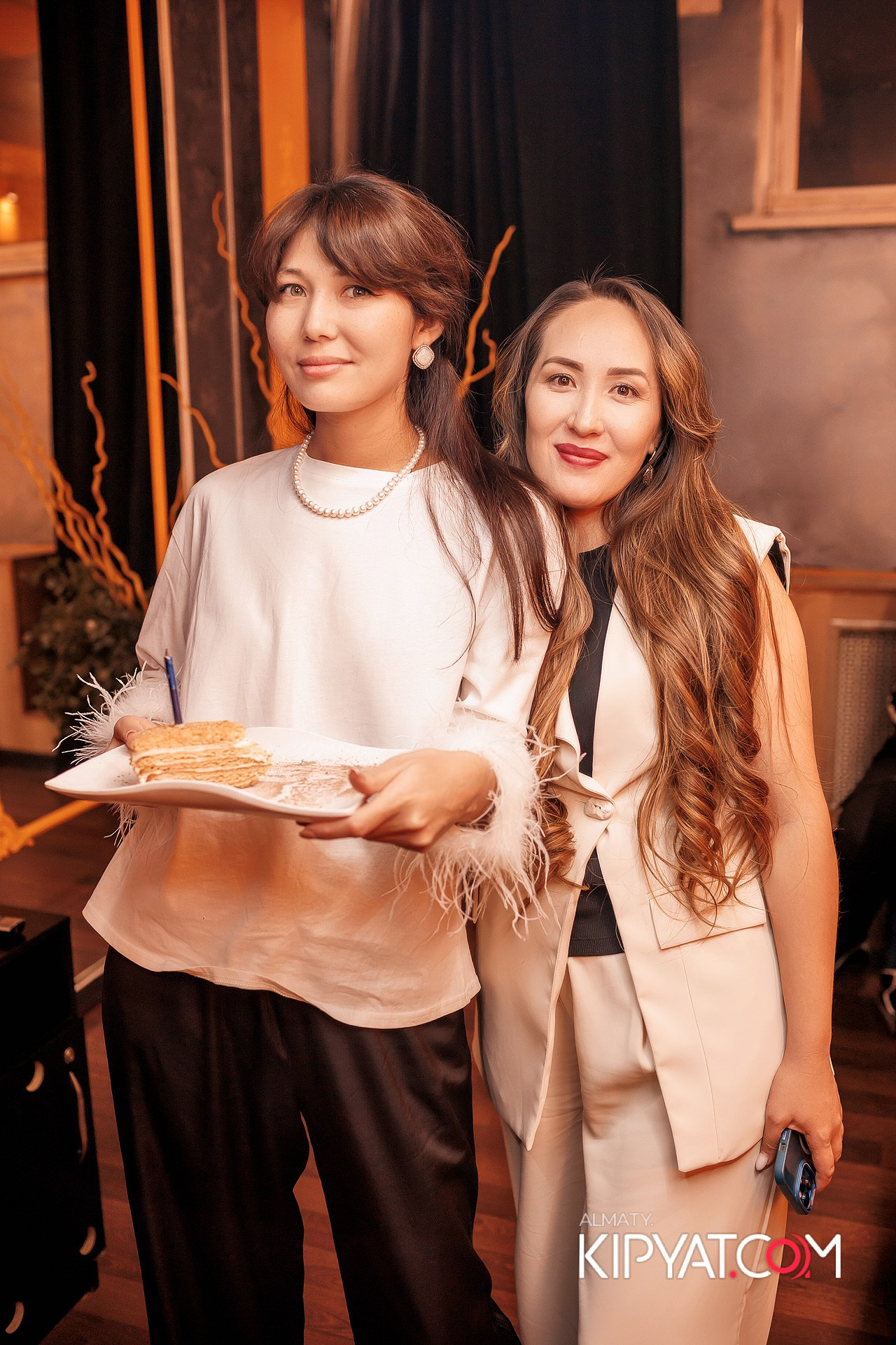 Ухо и Медведь на Курмангазы. КИПЯТКОМ АЛМАТЫ!