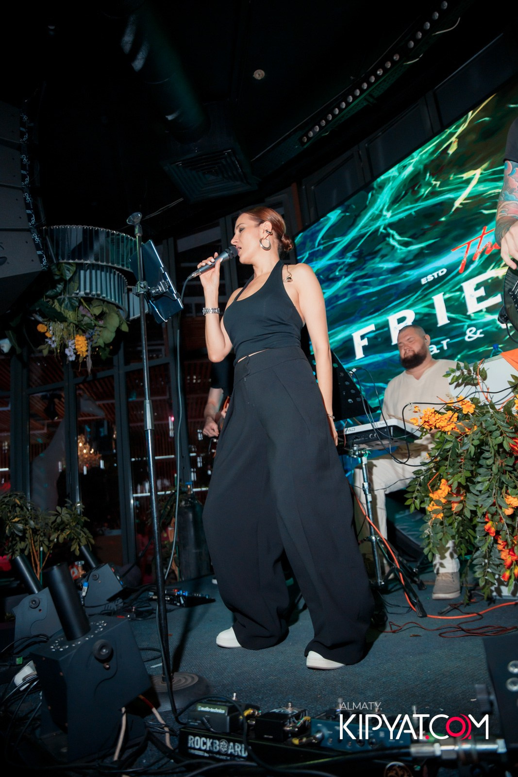 FRIENDS BAR & TERRACE. КИПЯТКОМ АЛМАТЫ!