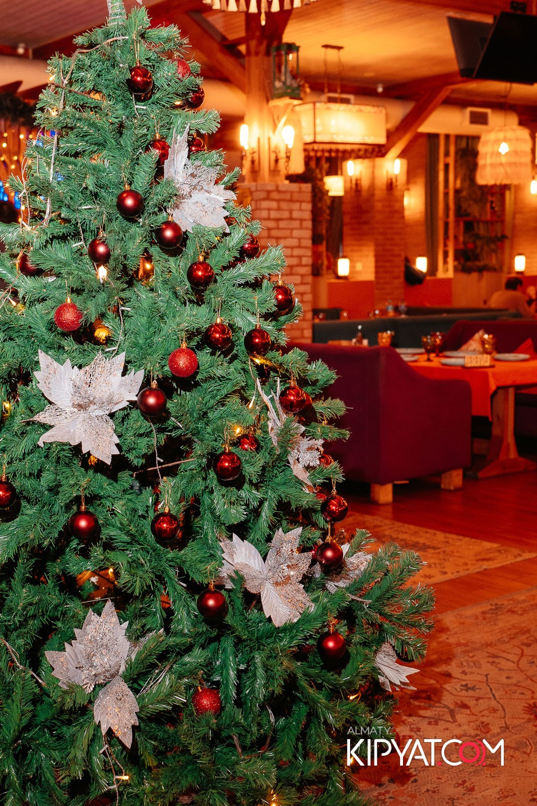 ГРУЗИНСКИЙ ДВОР НА КАБАНБАЙ БАТЫРА. КИПЯТКОМ АЛМАТЫ!