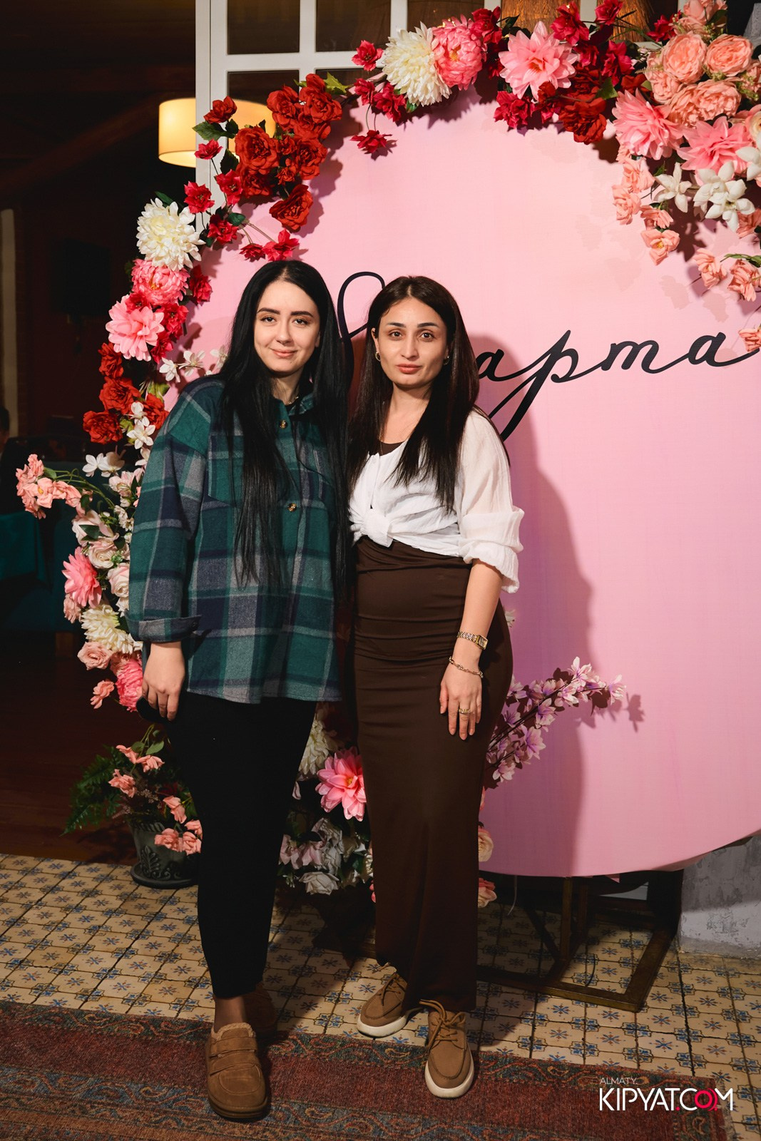 ГРУЗИНСКИЙ ДВОР НА КАБАНБАЙ БАТЫРА. КИПЯТКОМ АЛМАТЫ!