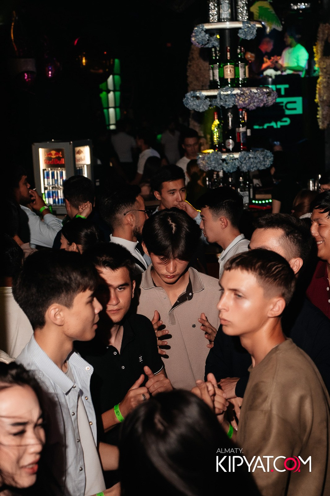 UYAT EMES BAR. КИПЯТКОМ АЛМАТЫ!