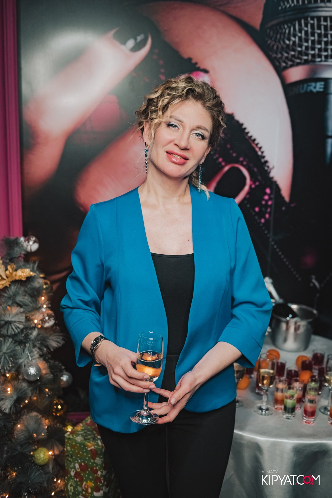 КАРАОКЕ МИКРОФОН. КИПЯТКОМ АЛМАТЫ!