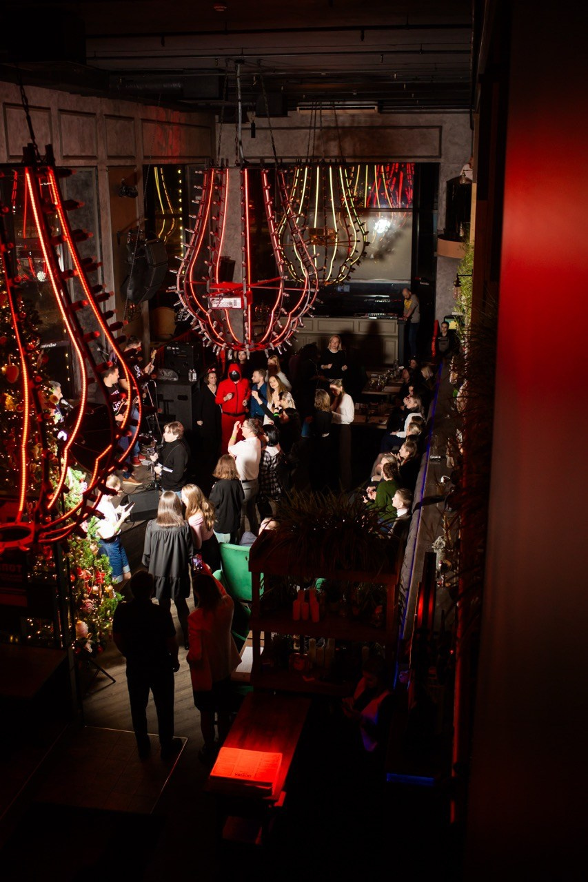 LЮSTRA bar 10.12.2025. Московская кавер-группа BankBand