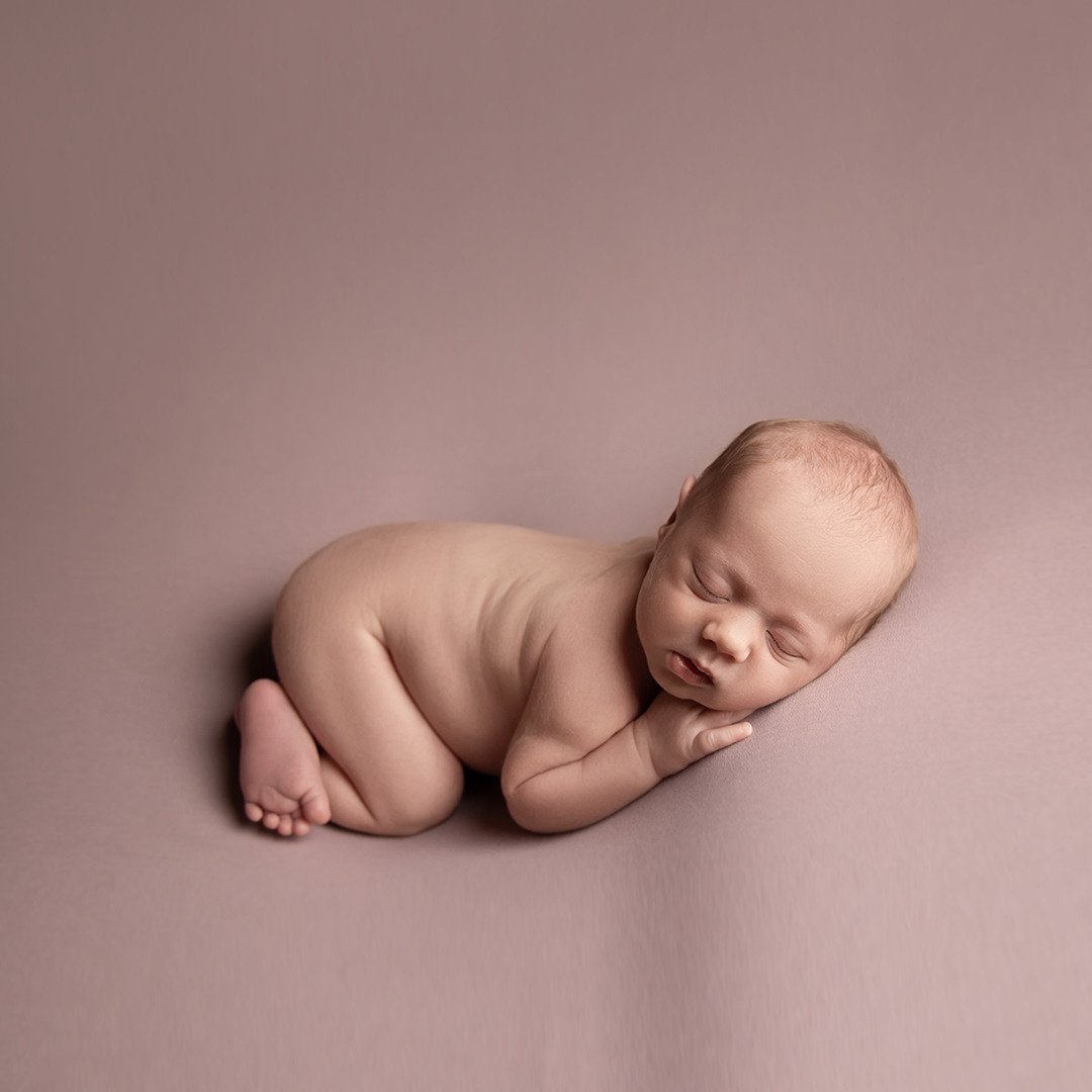Почему новорожденных фотографируют спящими. Ирина Чайка. Профессиональный фотограф и наставник экспертов