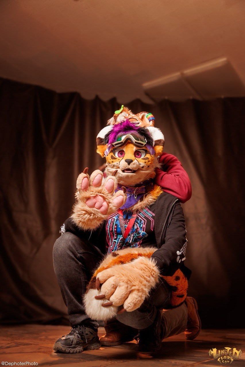 United Furry Convention 2026. Различные мероприятия и просто фотографии людей